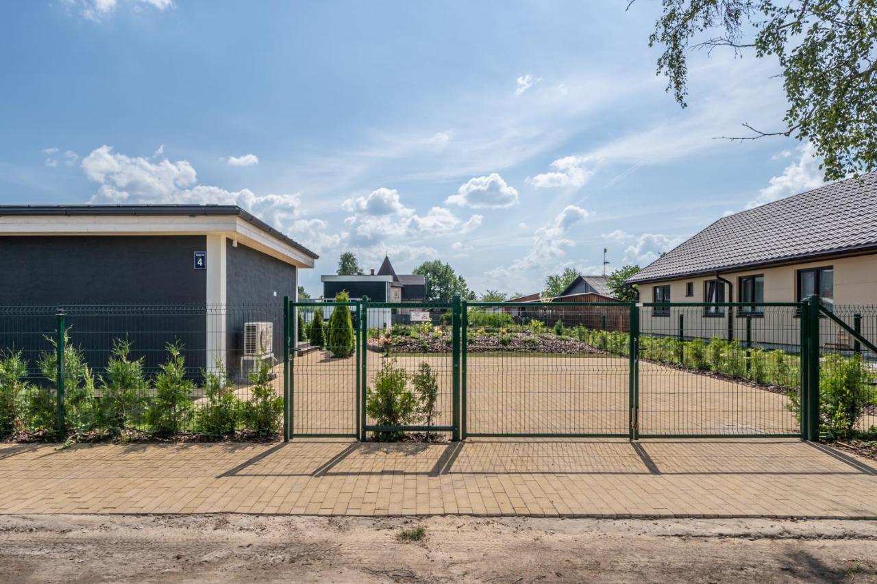 Family Garden House With Free Private Parking & Playground Villa Riga Exteriör bild