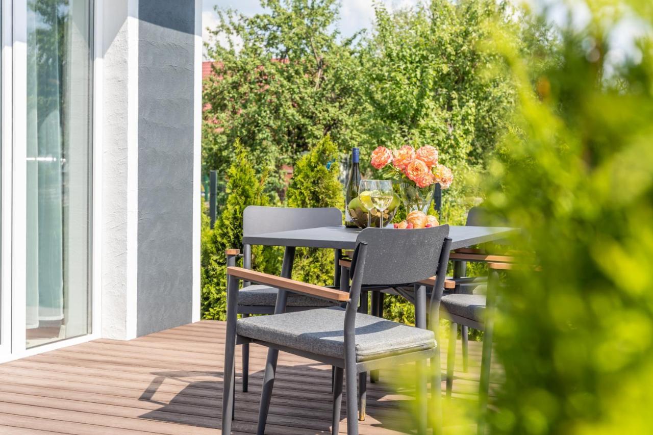 Family Garden House With Free Private Parking & Playground Villa Riga Exteriör bild