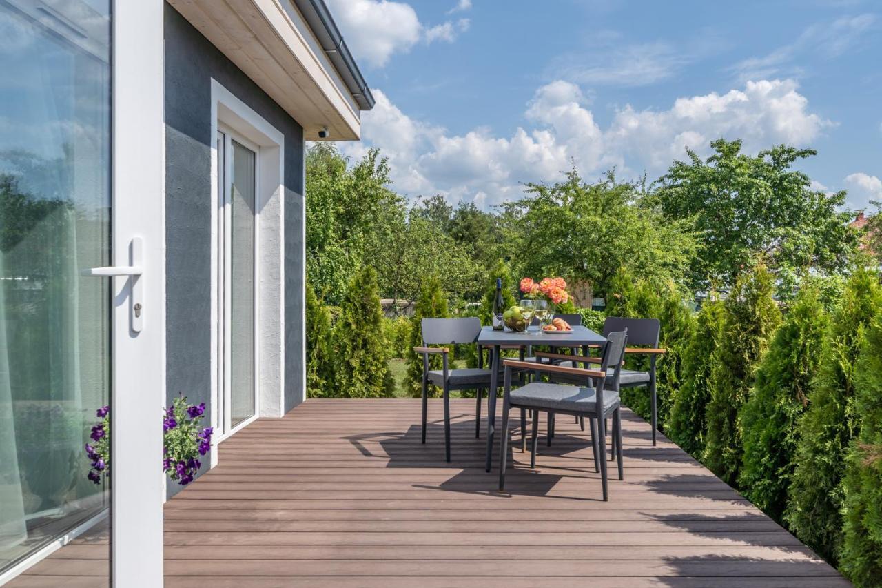 Family Garden House With Free Private Parking & Playground Villa Riga Exteriör bild